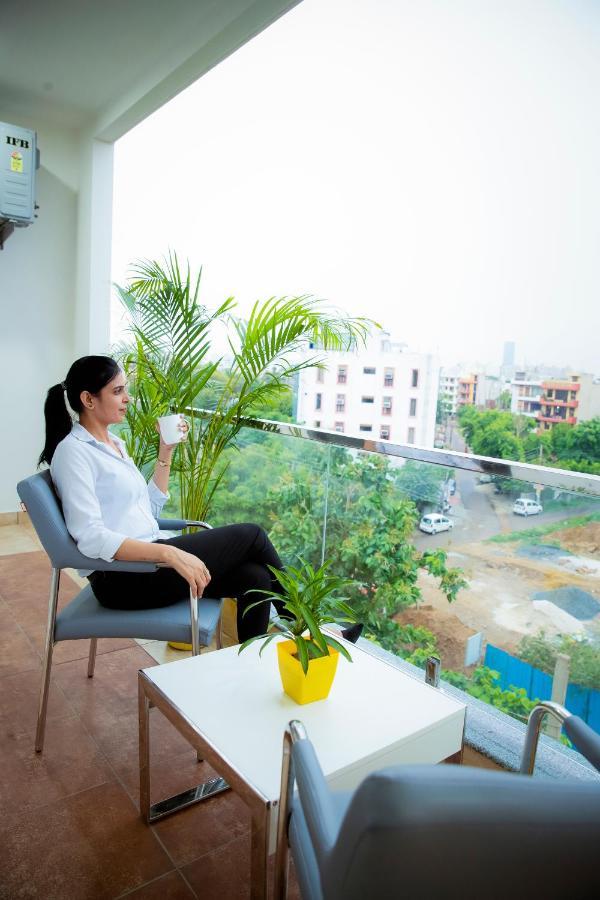 Lime Tree Luxury Studio - Service Apartment Near Artemis Hospital ,Gurgáon Kültér fotó
