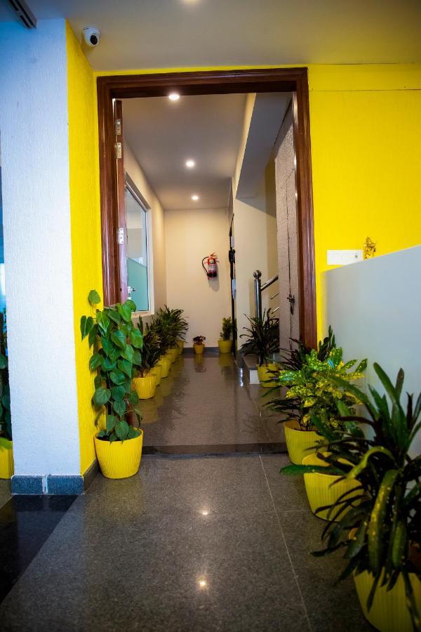 Lime Tree Luxury Studio - Service Apartment Near Artemis Hospital ,Gurgáon Kültér fotó