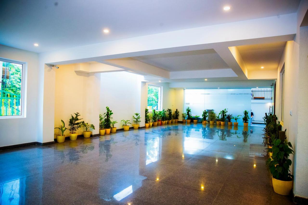 Lime Tree Luxury Studio - Service Apartment Near Artemis Hospital ,Gurgáon Kültér fotó