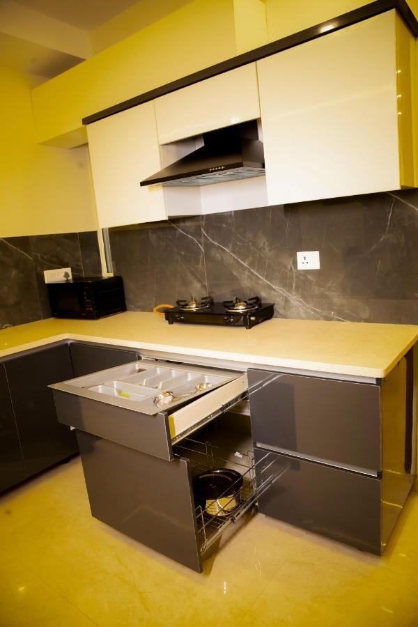 Lime Tree Luxury Studio - Service Apartment Near Artemis Hospital ,Gurgáon Kültér fotó