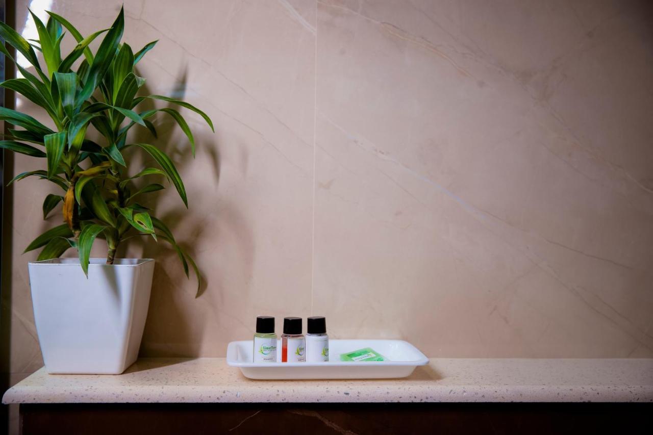 Lime Tree Luxury Studio - Service Apartment Near Artemis Hospital ,Gurgáon Kültér fotó