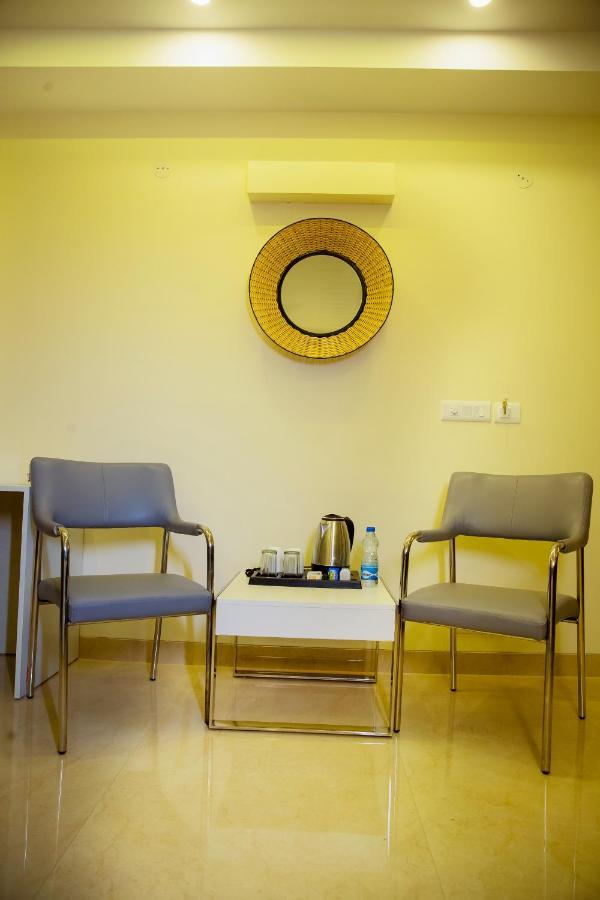 Lime Tree Luxury Studio - Service Apartment Near Artemis Hospital ,Gurgáon Kültér fotó