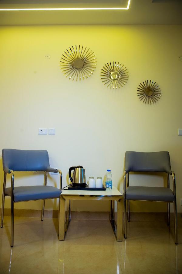 Lime Tree Luxury Studio - Service Apartment Near Artemis Hospital ,Gurgáon Kültér fotó
