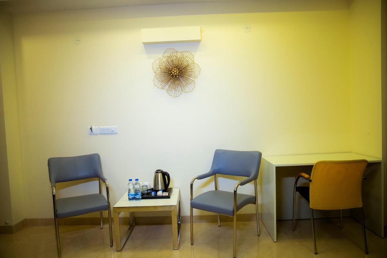 Lime Tree Luxury Studio - Service Apartment Near Artemis Hospital ,Gurgáon Kültér fotó